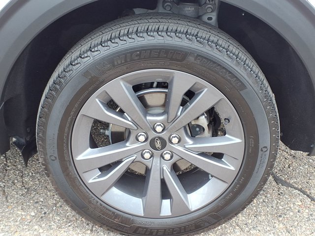 Certified 2023 Ford Explorer XLT w/ Equipment Group 202A AWD/4WD image 31