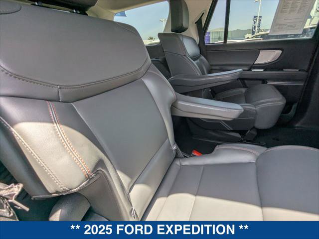 Certified 2025 Ford Expedition Active AWD/4WD image 22