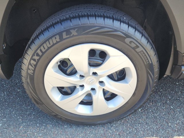 Used 2022 Toyota RAV4 LE AWD/4WD image 31
