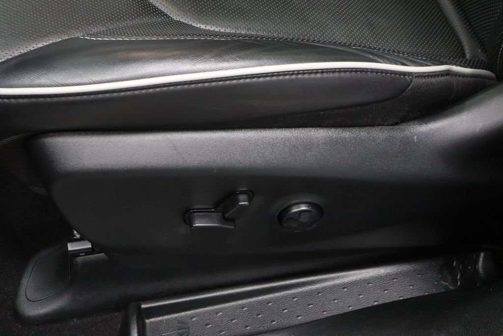 Used 2025 Chrysler Pacifica Limited FWD image 24