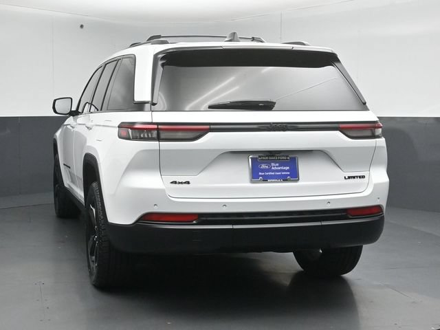 Used 2023 Jeep Grand Cherokee Limited w/ Black Appearance Package AWD/4WD image 6