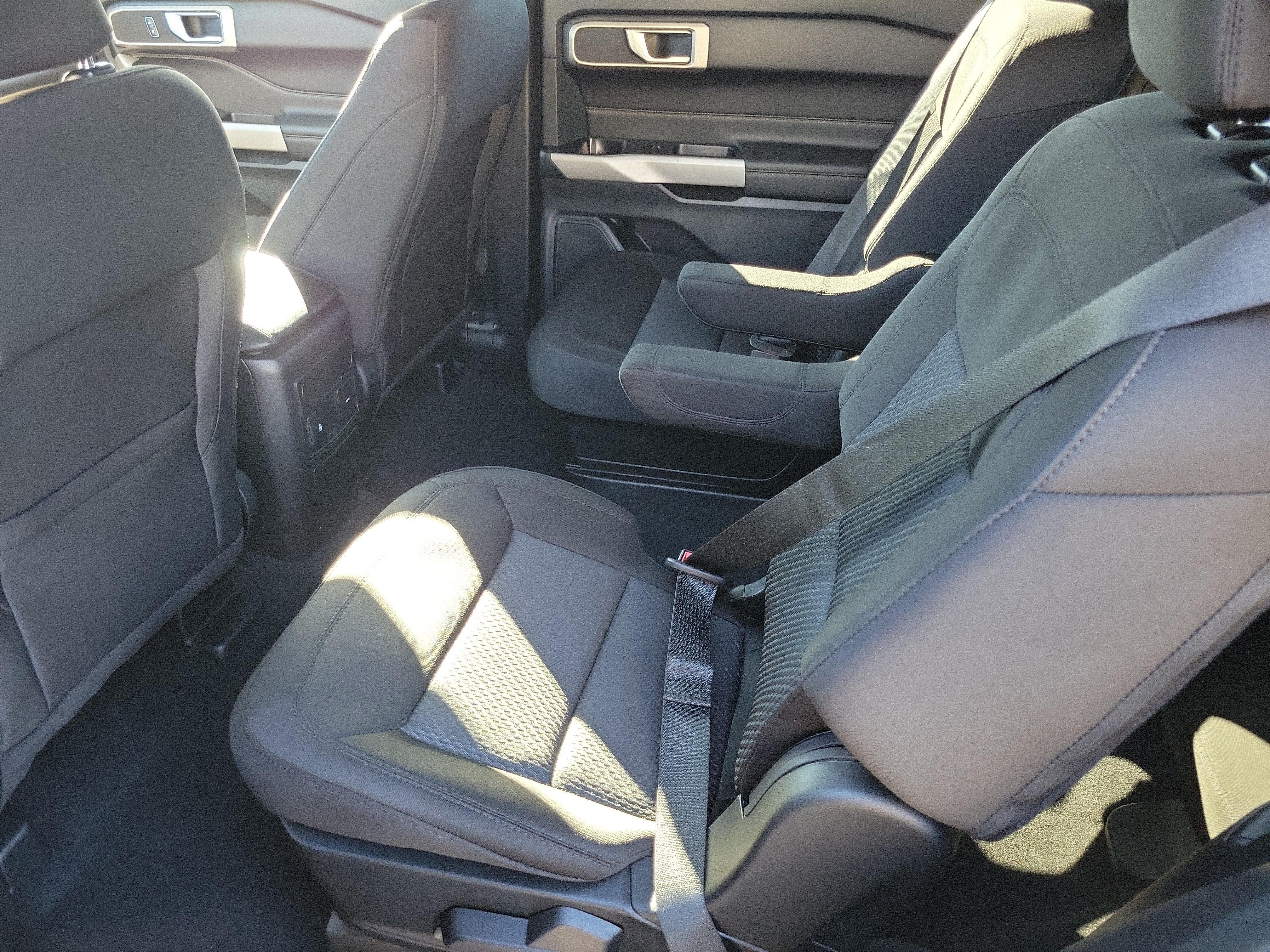 Certified 2024 Ford Explorer XLT RWD image 11