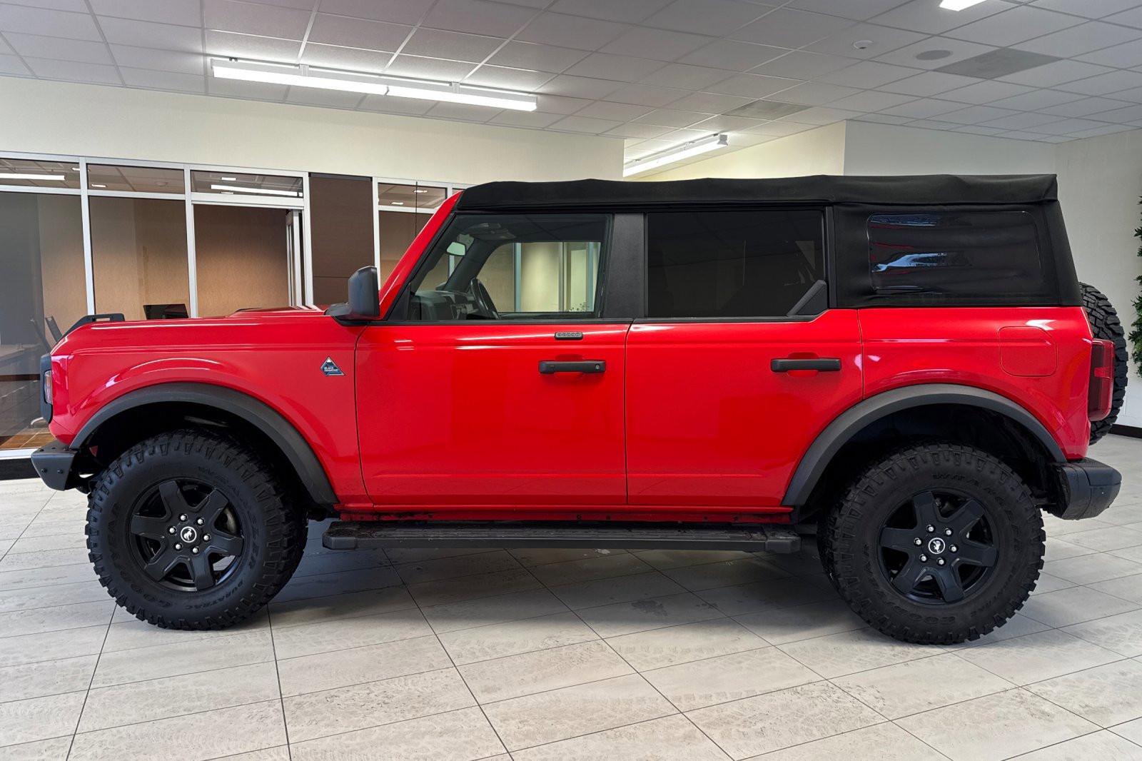 Certified 2021 Ford Bronco Black Diamond image 7