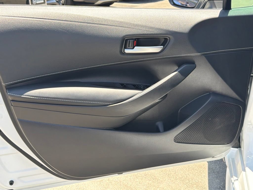 Used 2025 Toyota Corolla Hatchback w/ SE Package FWD image 22