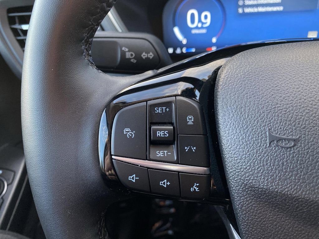 Certified 2025 Ford Escape Platinum image 32