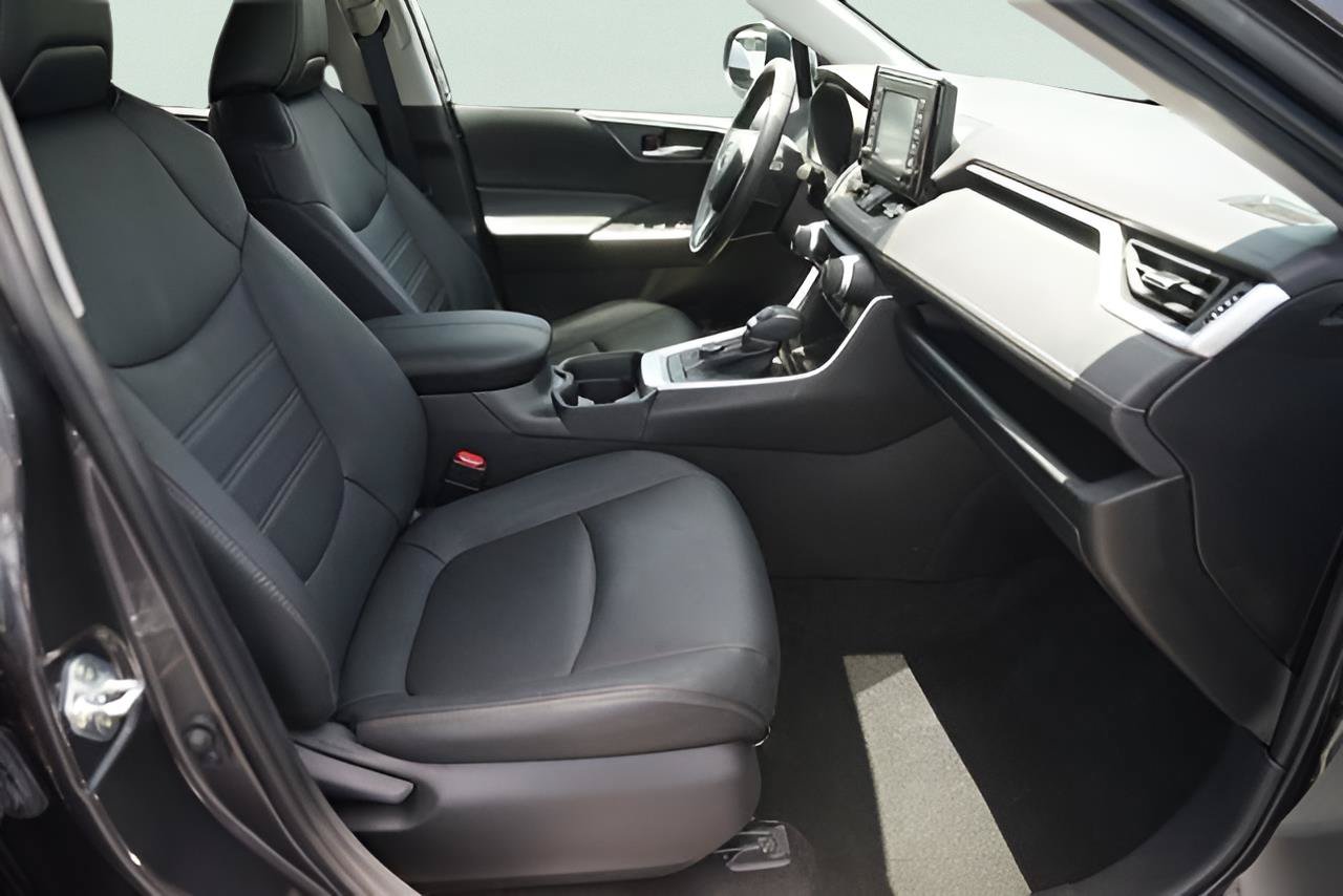 Used 2021 Toyota RAV4 XLE Premium AWD/4WD image 19