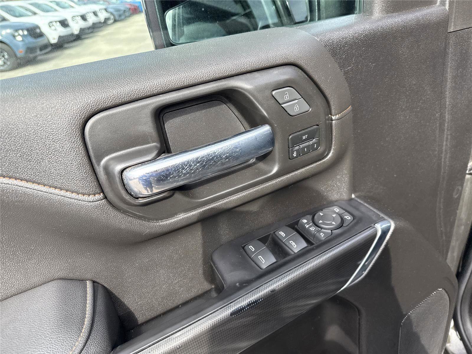 Used 2023 GMC Sierra 2500 AT4 image 24