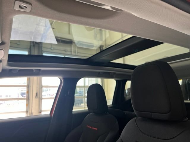 Used 2018 Jeep Renegade Trailhawk w/ UConnect 8.4 Nav Group AWD/4WD image 29