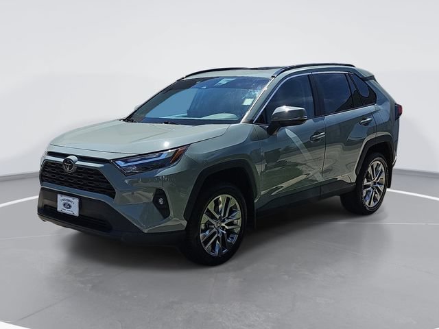 Used 2022 Toyota RAV4 XLE Premium AWD/4WD image 7