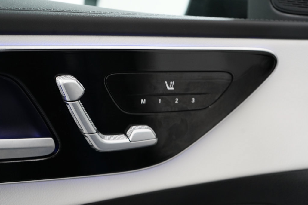 Used 2025 Mercedes-Benz C 300 4MATIC Sedan image 20