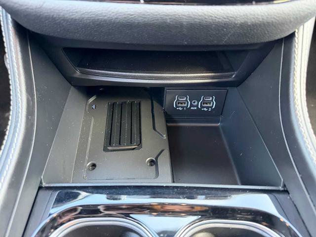 Used 2025 Chrysler Pacifica Limited image 18