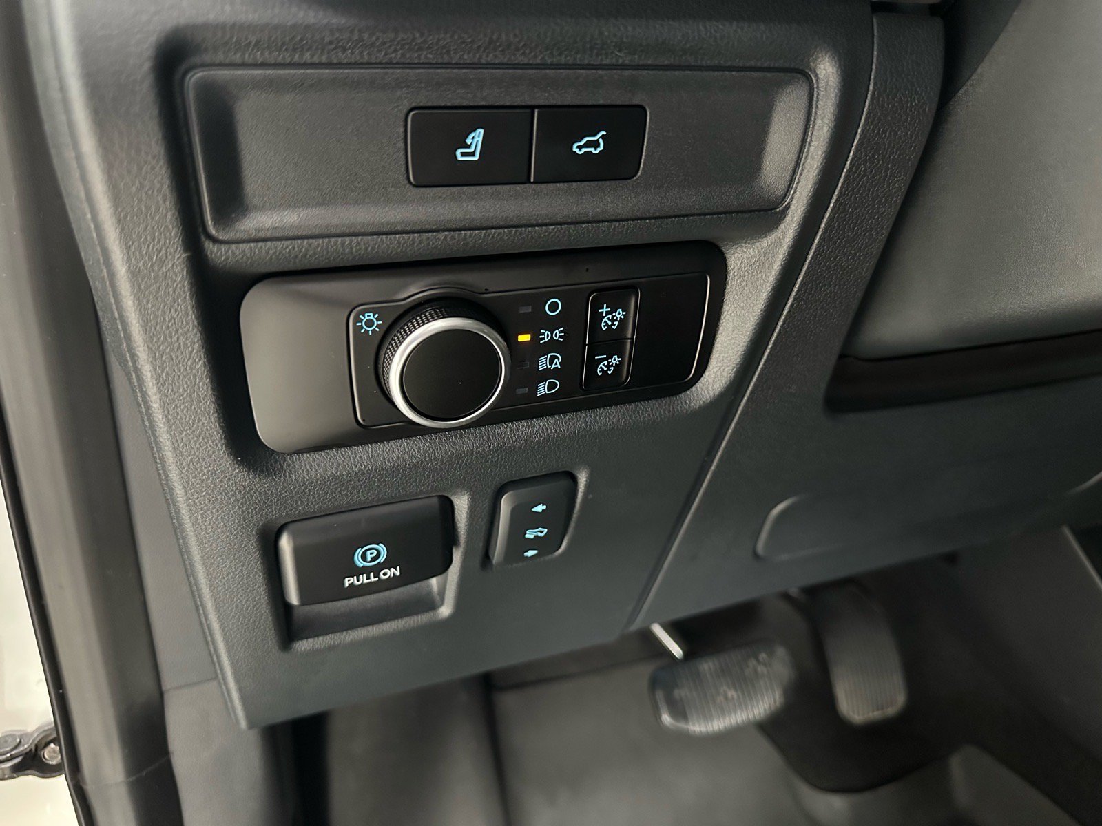 Certified 2024 Ford Expedition XLT RWD image 27