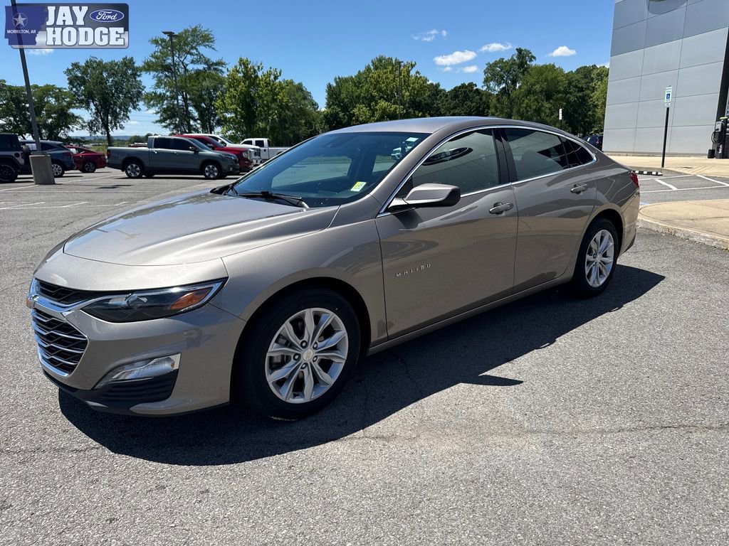 Used 2025 Chevrolet Malibu LT FWD image 2