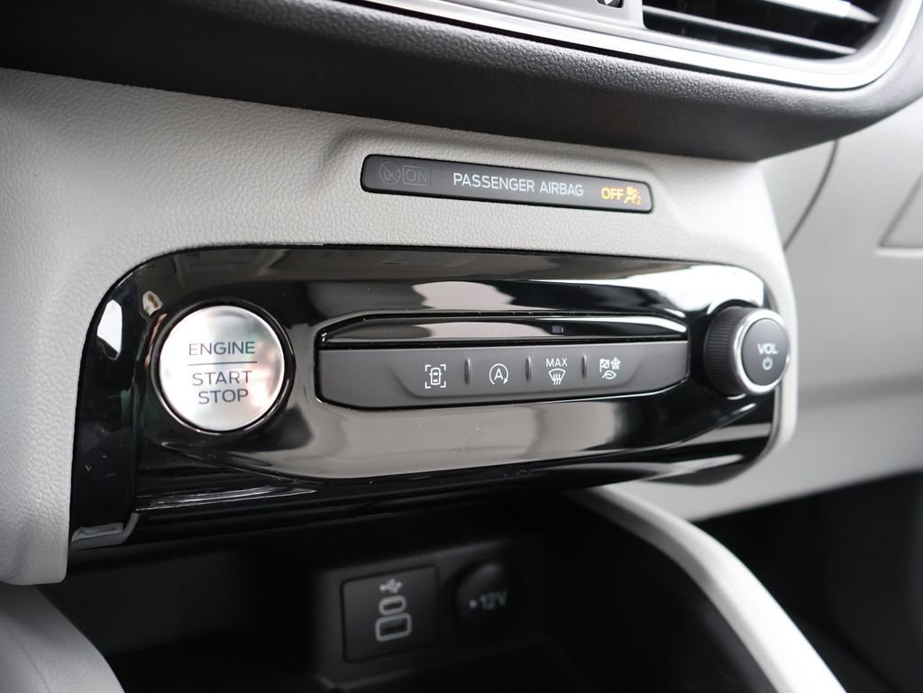 Certified 2025 Ford Escape Platinum image 38