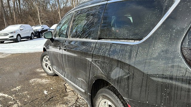 Used 2022 Chrysler Pacifica Limited image 33