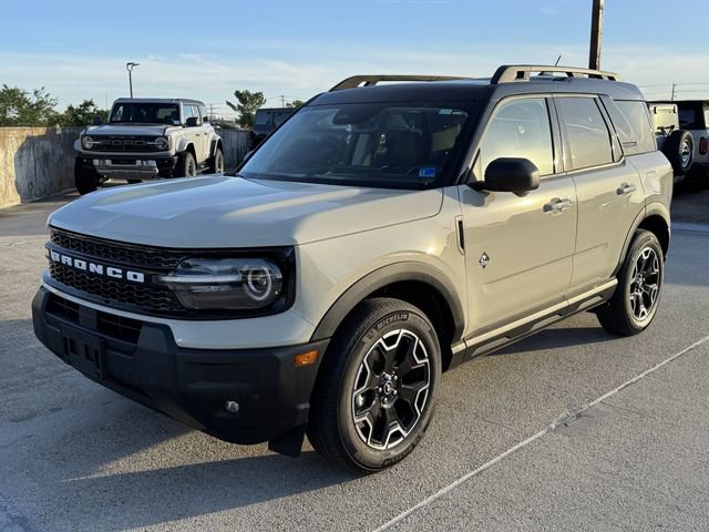 Certified 2025 Ford Bronco Sport Outer Banks w/ Outer Banks Tech Package+ AWD/4WD image 11