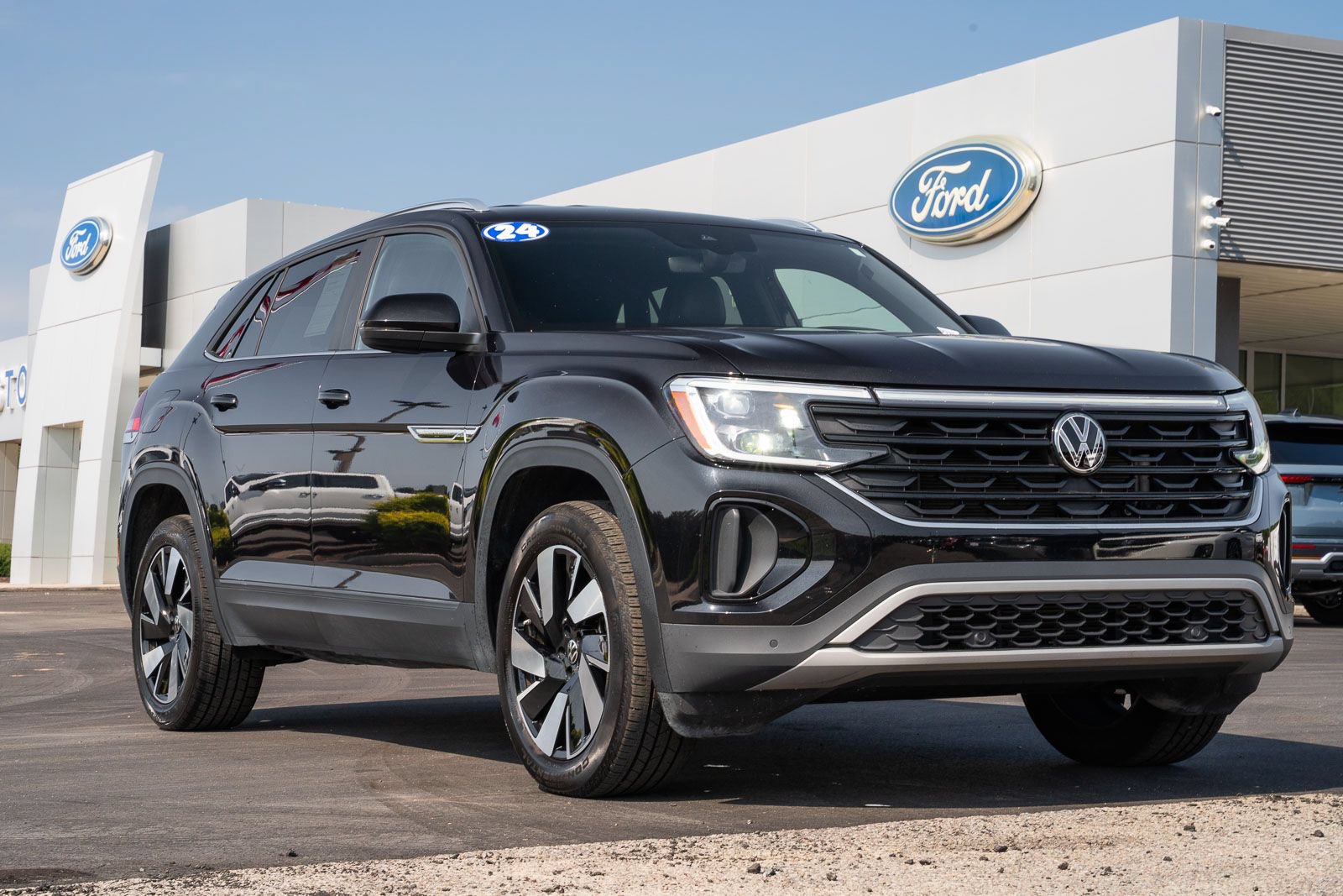 Used 2024 Volkswagen Atlas Cross Sport SE FWD image 1