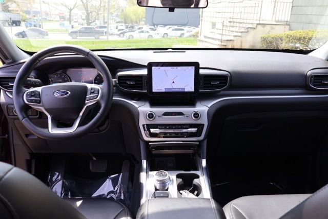 Certified 2022 Ford Explorer XLT w/ Equipment Group 202A image 16