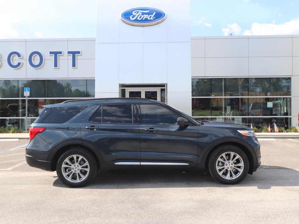 Certified 2024 Ford Explorer XLT w/ Equipment Group 202A RWD image 17