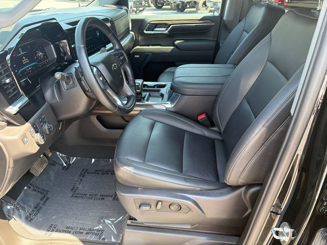 Used 2024 Chevrolet Silverado 1500 LT Trail Boss w/ Convenience Package II AWD/4WD image 11