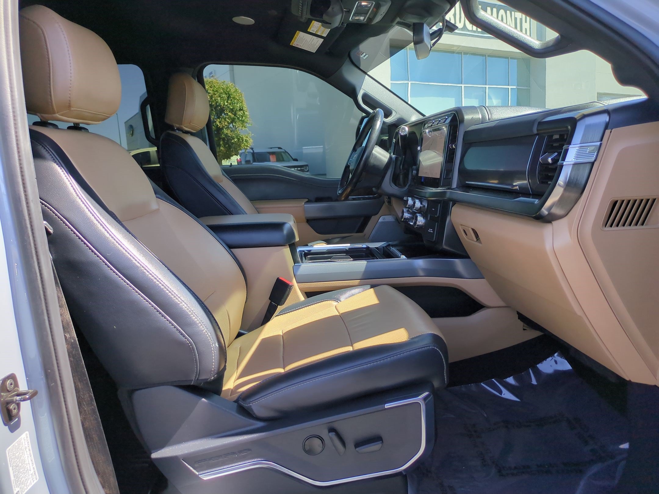 Certified 2024 Ford F350 Lariat w/ Lariat Ultimate Package AWD/4WD image 33