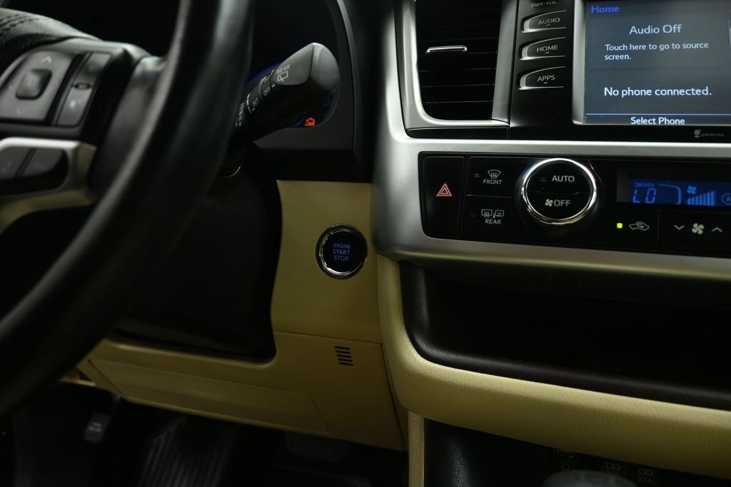 Used 2018 Toyota Highlander XLE AWD/4WD image 14
