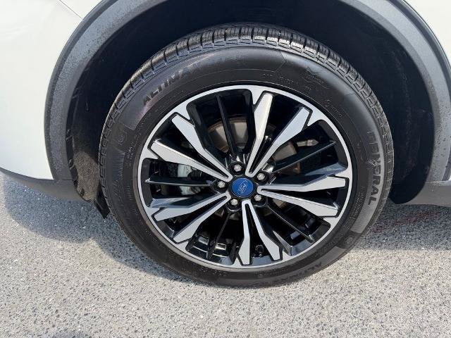 Certified 2022 Ford Escape SEL w/ SEL Stealth AWD Package image 17
