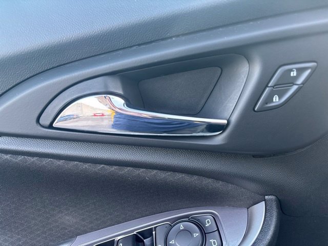 Used 2021 Chevrolet Malibu RS FWD image 13