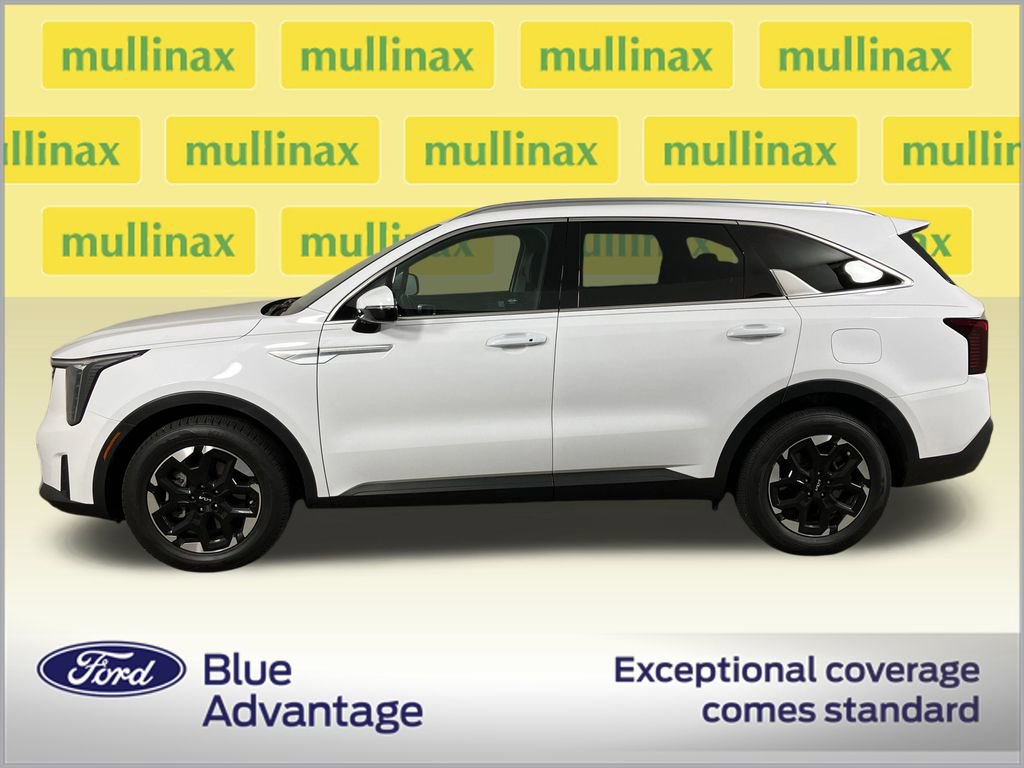 Used 2025 Kia Sorento S image 10