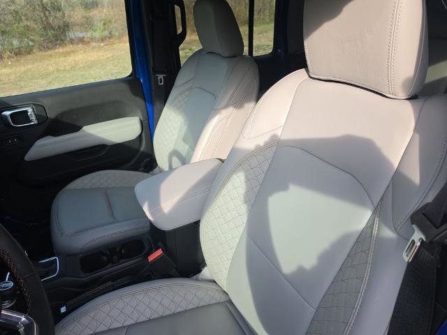 Used 2023 Jeep Gladiator Overland AWD/4WD image 11