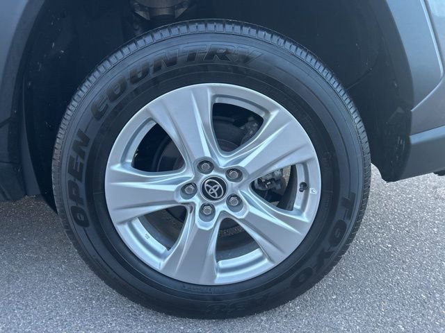 Used 2021 Toyota RAV4 XLE AWD/4WD image 11