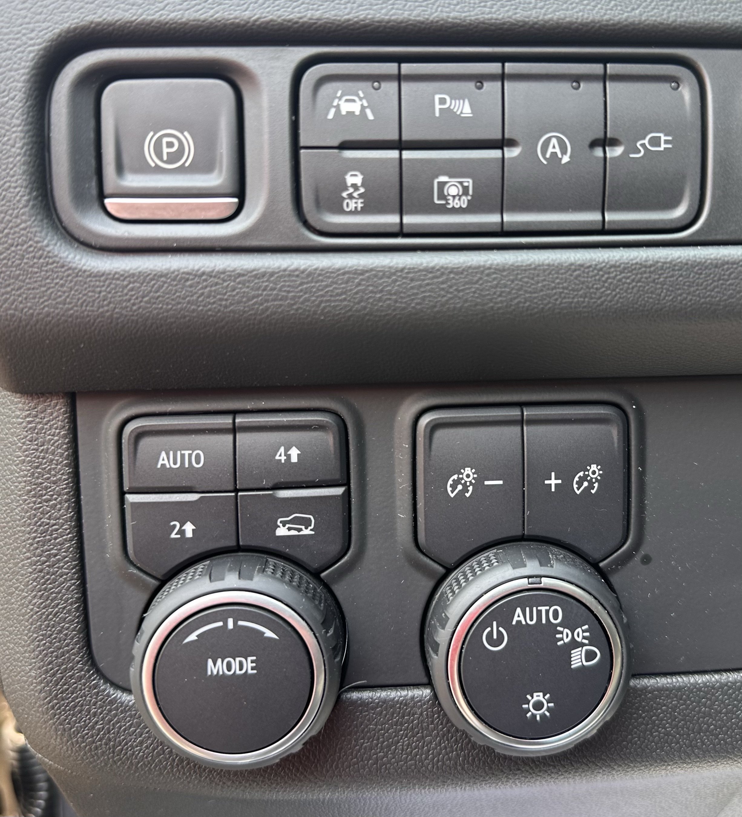 Used 2022 Chevrolet Tahoe LT w/ Luxury Package AWD/4WD image 19