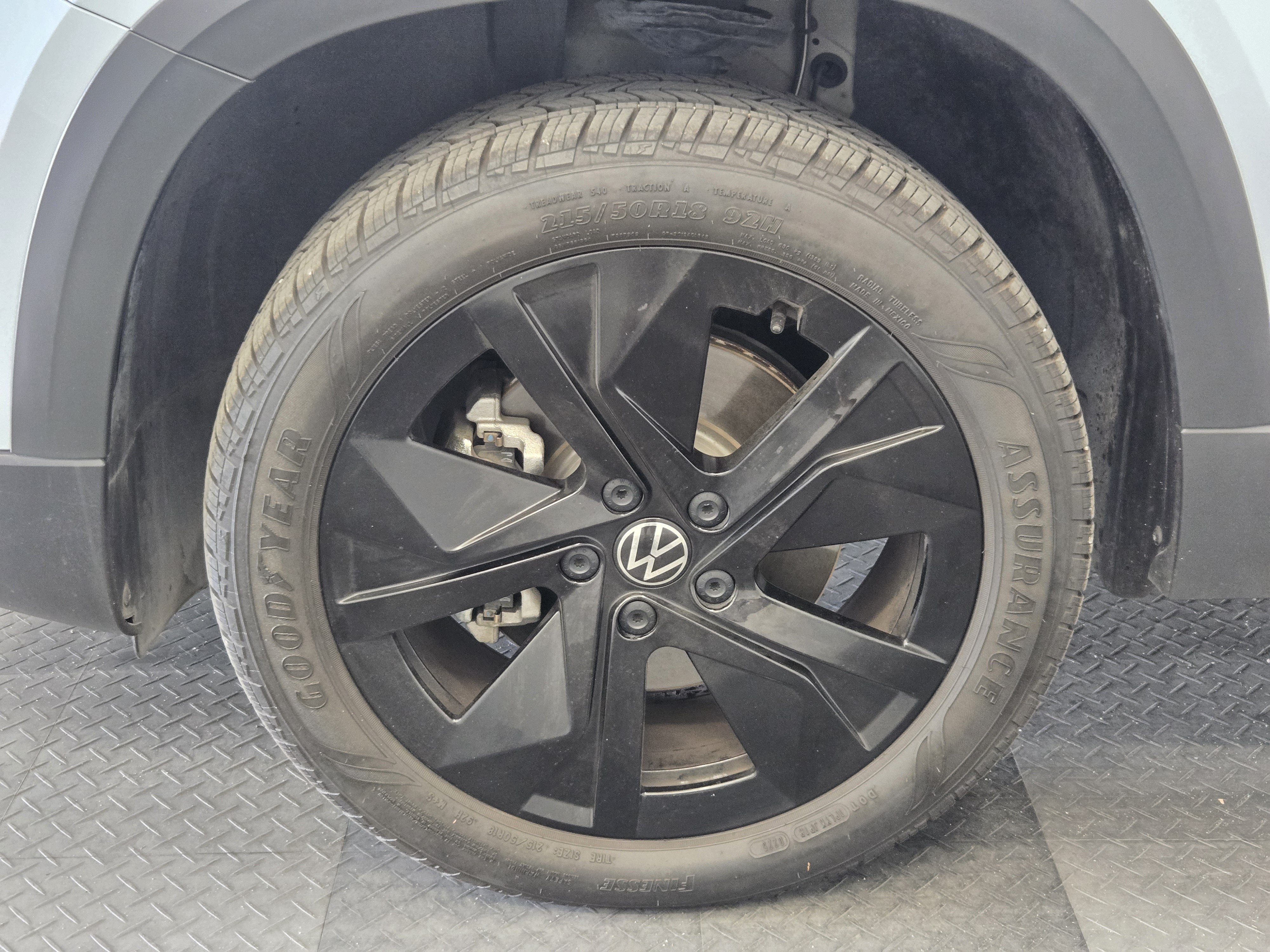 Used 2025 Volkswagen Taos SE FWD image 10