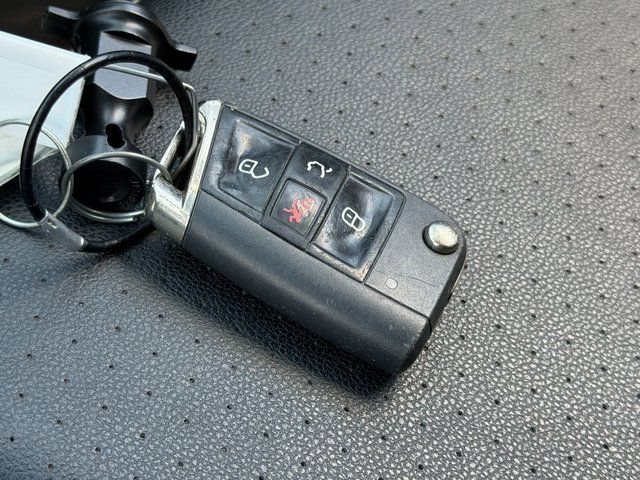 Used 2020 Volkswagen Tiguan SE FWD image 28