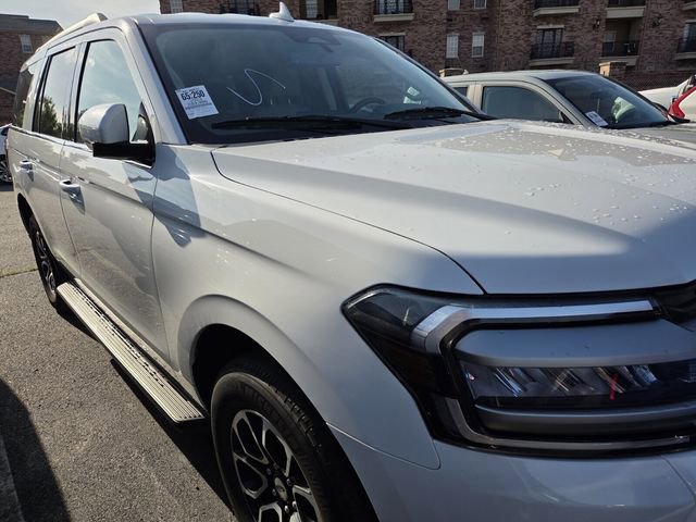 Certified 2023 Ford Expedition XLT RWD image 3