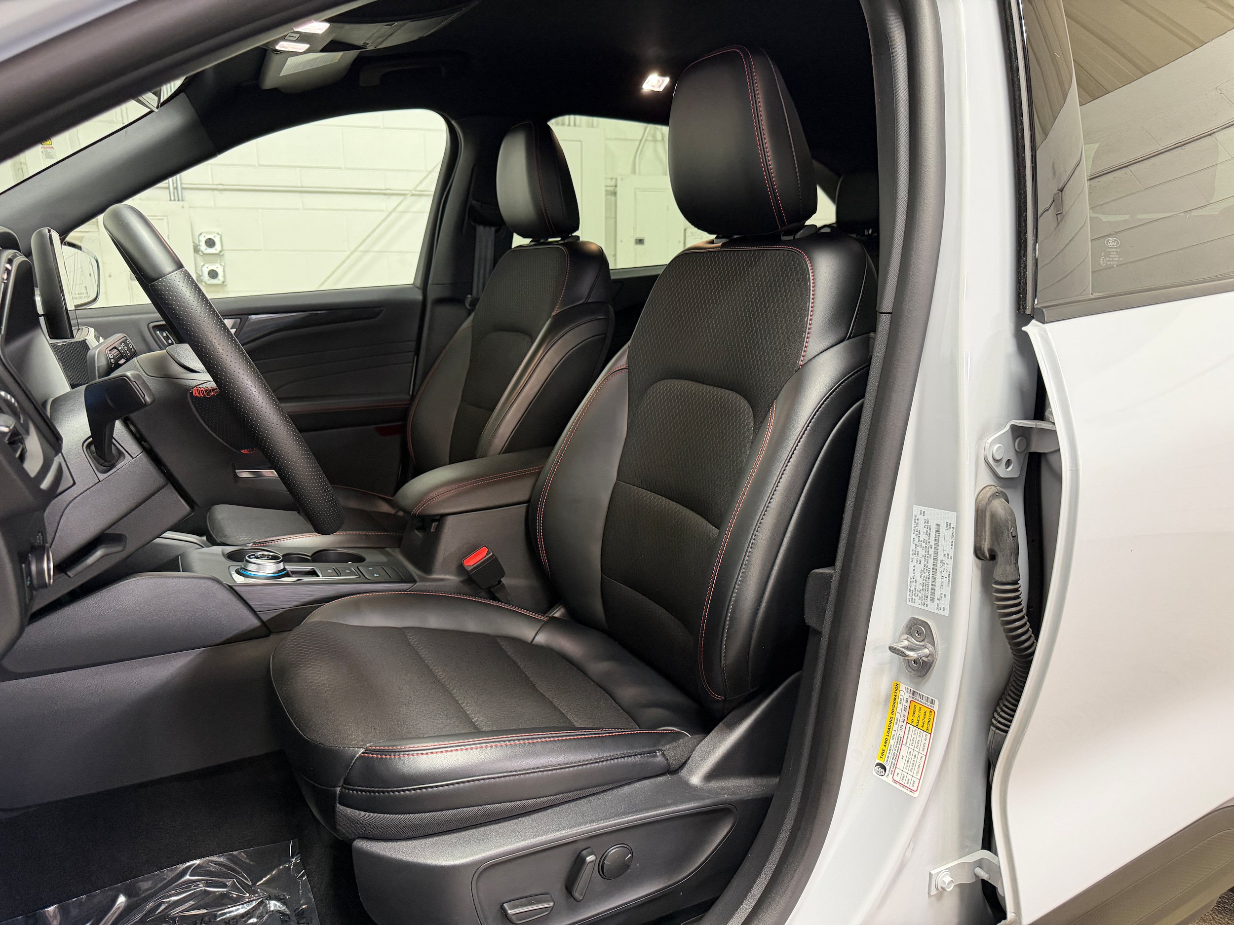 Certified 2025 Ford Escape ST-Line Select AWD/4WD image 10