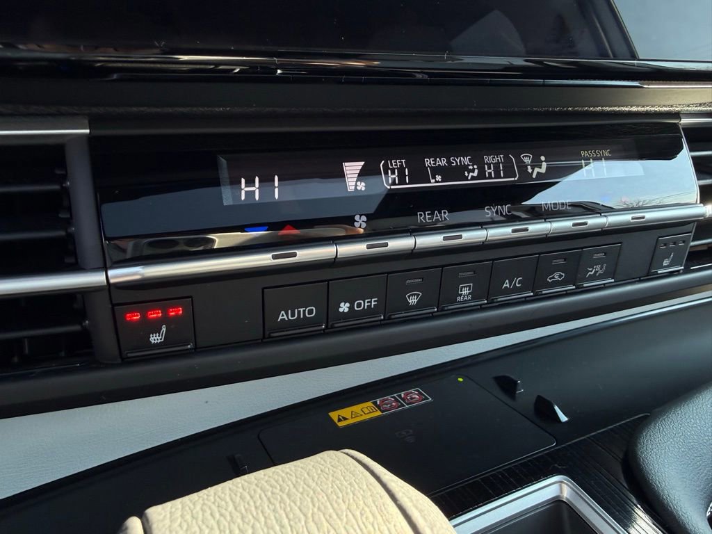 Used 2025 Toyota Sienna XSE w/ XSE Plus Package image 21