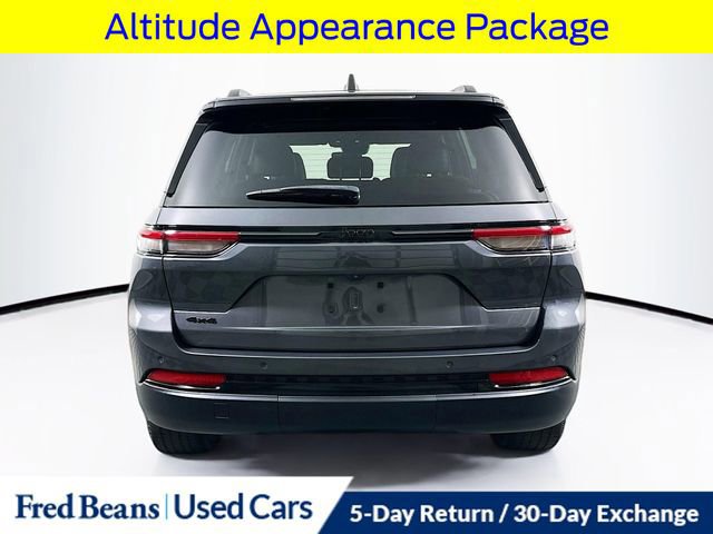 Used 2023 Jeep Grand Cherokee Altitude image 4