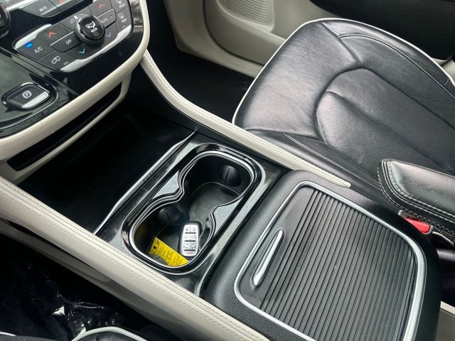 Used 2023 Chrysler Pacifica Limited image 44