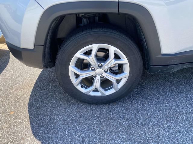 Used 2024 Jeep Compass Latitude AWD/4WD image 9