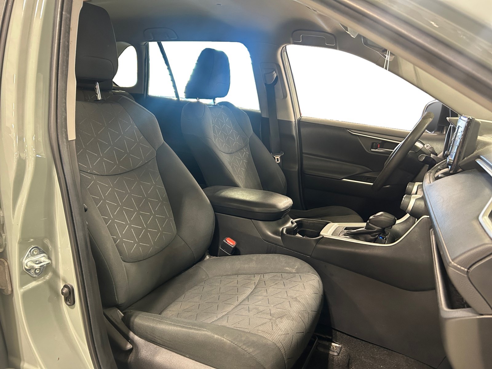 Used 2021 Toyota RAV4 XLE FWD image 23