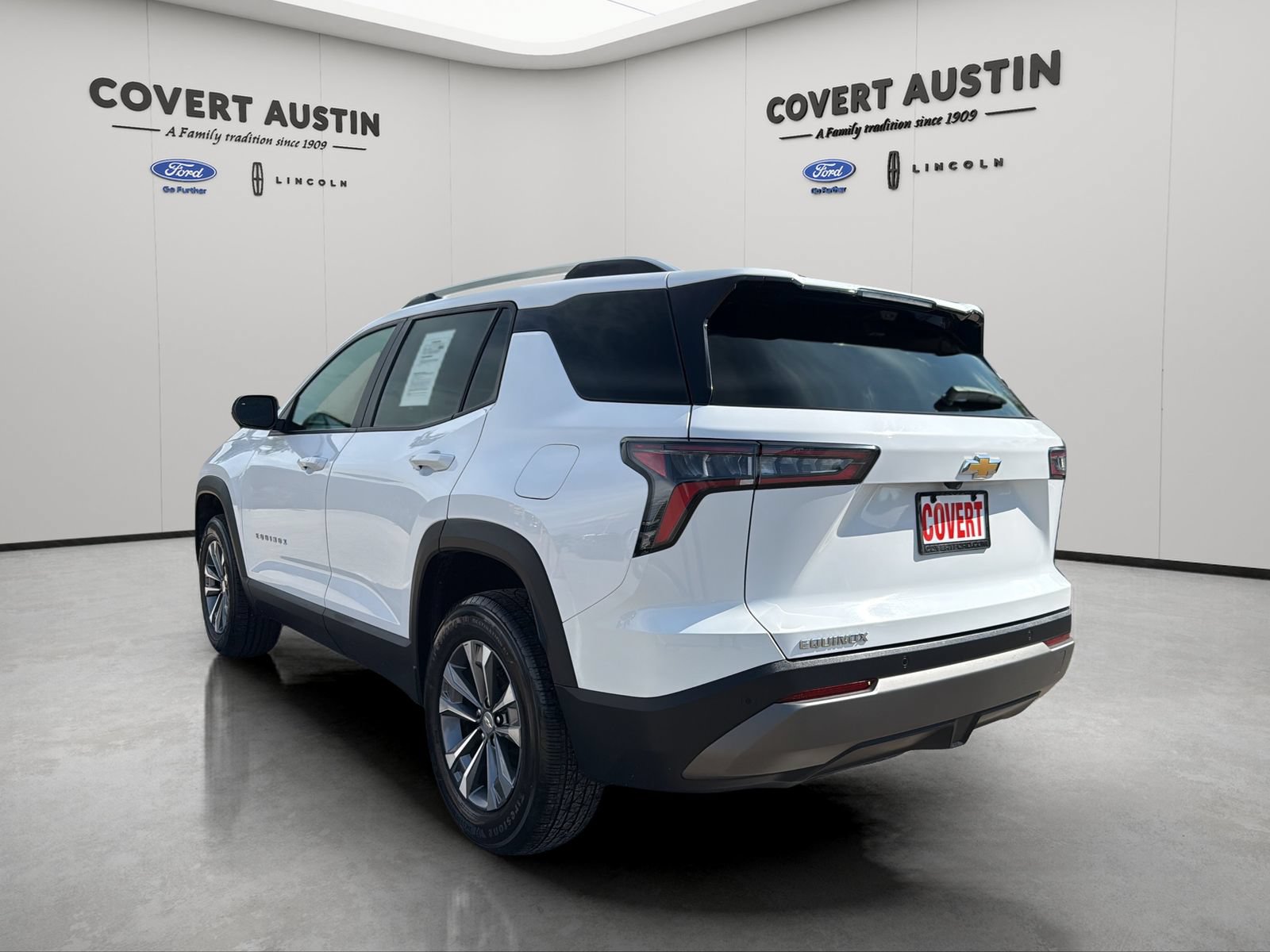 Used 2025 Chevrolet Equinox LT w/ Convenience Package II FWD image 3