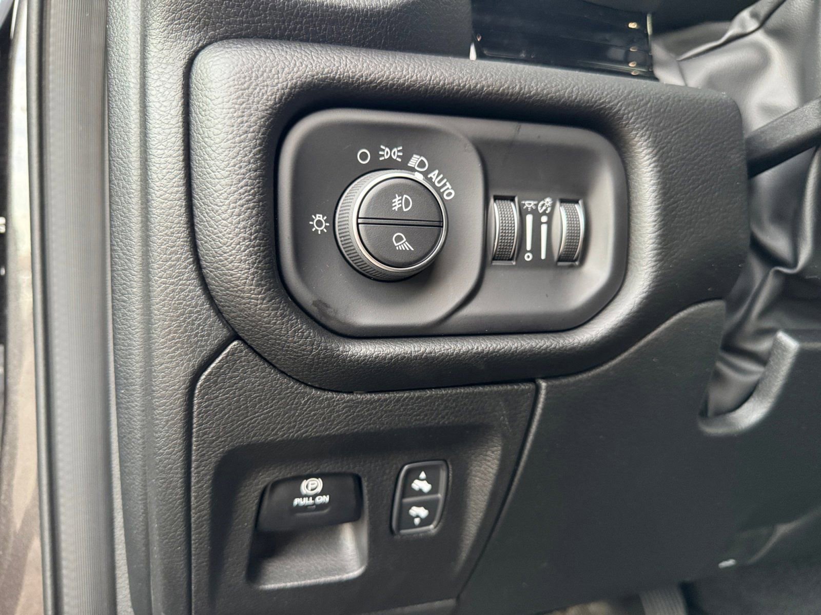 Used 2025 RAM 1500 Laramie w/ Night Edition image 25