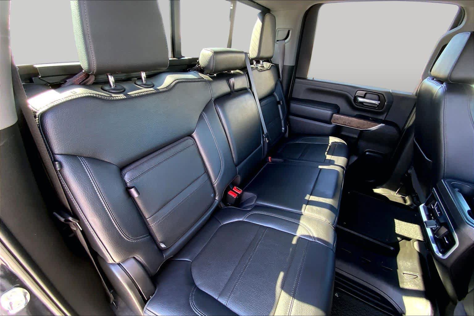 Used 2022 GMC Sierra 2500 Denali w/ Denali Black Diamond Edition AWD/4WD image 18