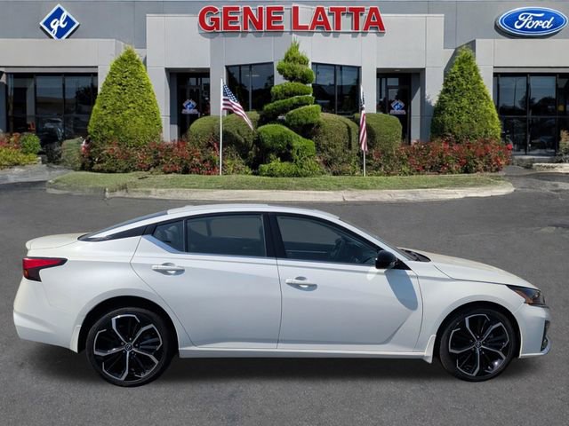 Used 2023 Nissan Altima 2.5 SR w/ SR Premium Package AWD/4WD image 9