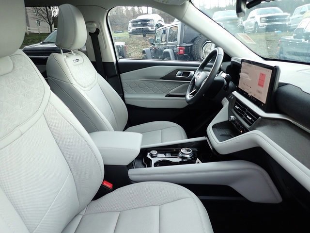 Certified 2025 Ford Explorer Platinum w/ LUX Leather Package image 12