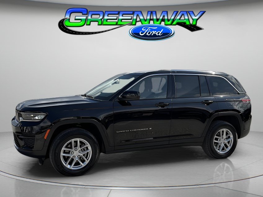 Used 2023 Jeep Grand Cherokee Laredo w/ Luxury Tech Group I RWD image 1