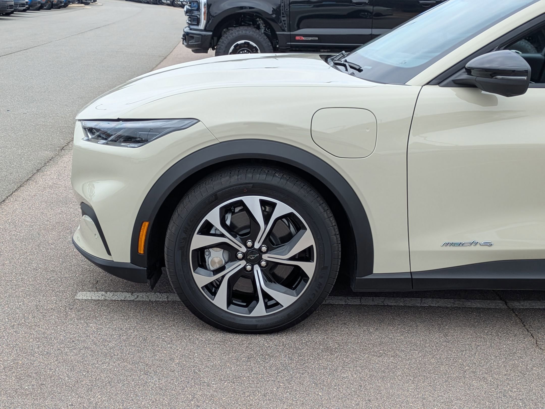 Certified 2025 Ford Mustang Mach-E Select w/ Comfort Package Lite image 11