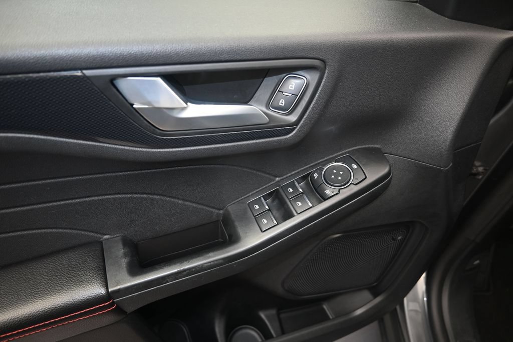 Certified 2025 Ford Escape ST-Line AWD/4WD image 11