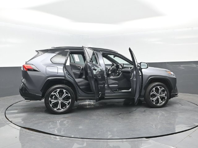 Used 2025 Toyota RAV4 XSE AWD/4WD image 30